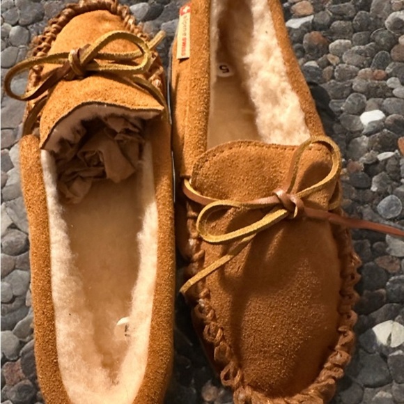 NWOT Alpine Swiss Sabine Genuine Suede Shearling Slip On Moccasin Slippers - Picture 2 of 8